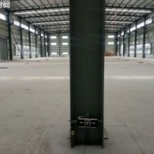 上坊4800平方米仓库出租，高9米。有平台