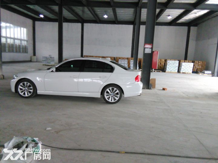 800平厂房仓库出租，门口场地大，方便停车