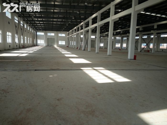 开发区7000平方米厂房出租，高10米，有行车轨道 水泥场地