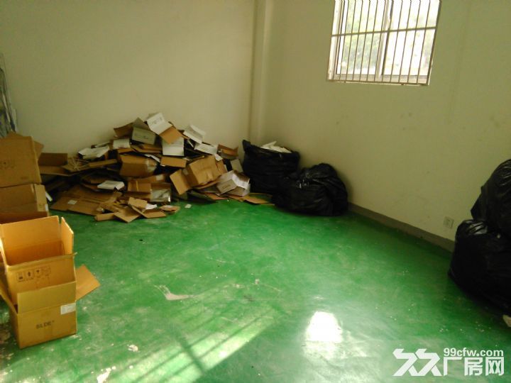 江宁开发区1−−2层3600平方米，高4.2米，，环氧地面，