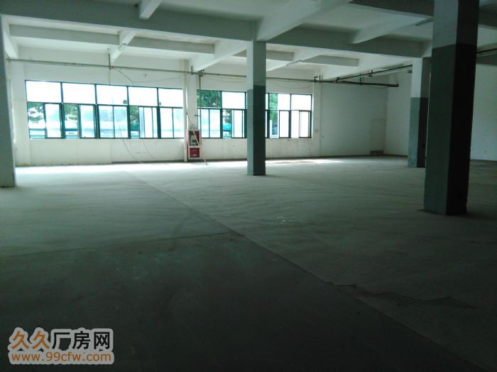 九龙湖地铁站旁2000平方米1层厂房出租，高6米，电300k