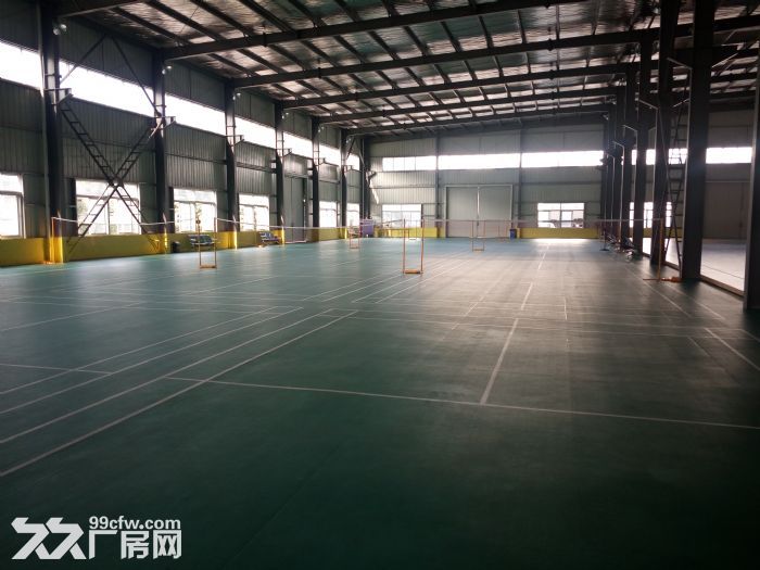 2100平方米厂房出租，高10米，可分租  可做羽毛球馆，汽配，仓库